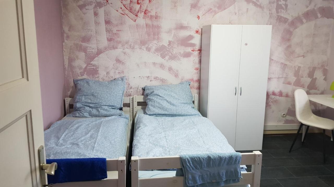 Handwerker Unterkunft Monteurzimmer Mit Gemeinschaftsbad In Brebach Saarbrücken Esterno foto