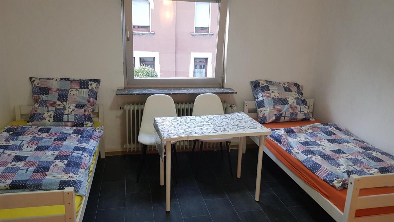 Handwerker Unterkunft Monteurzimmer Mit Gemeinschaftsbad In Brebach Saarbrücken Esterno foto