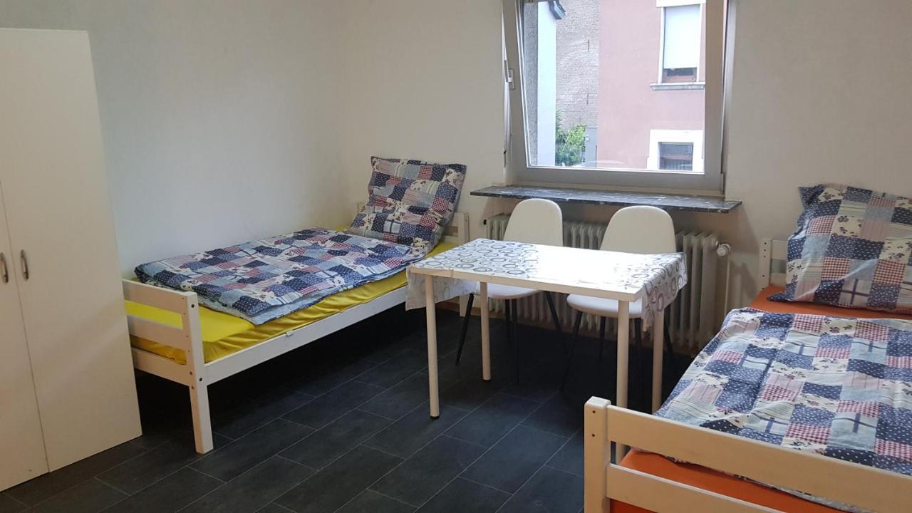 Handwerker Unterkunft Monteurzimmer Mit Gemeinschaftsbad In Brebach Saarbrücken Esterno foto