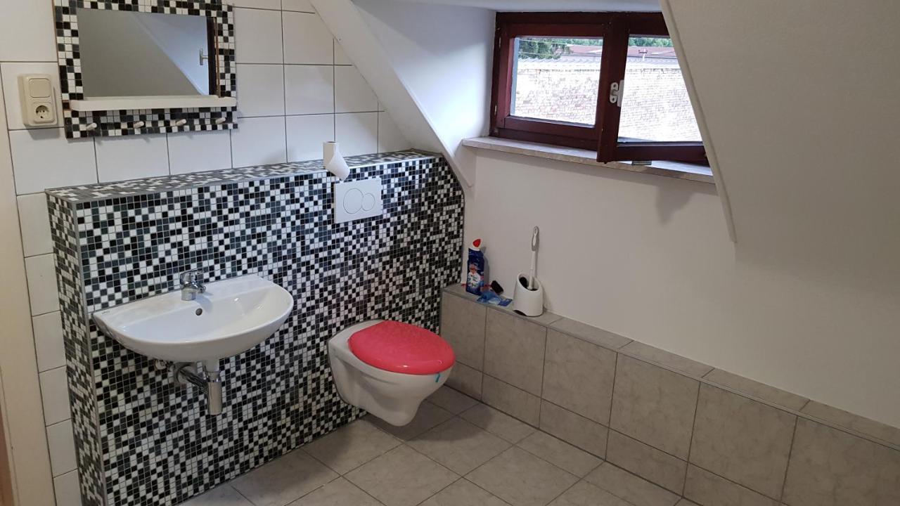Handwerker Unterkunft Monteurzimmer Mit Gemeinschaftsbad In Brebach Saarbrücken Esterno foto