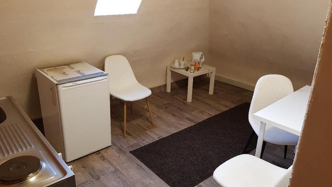 Handwerker Unterkunft Monteurzimmer Mit Gemeinschaftsbad In Brebach Saarbrücken Esterno foto